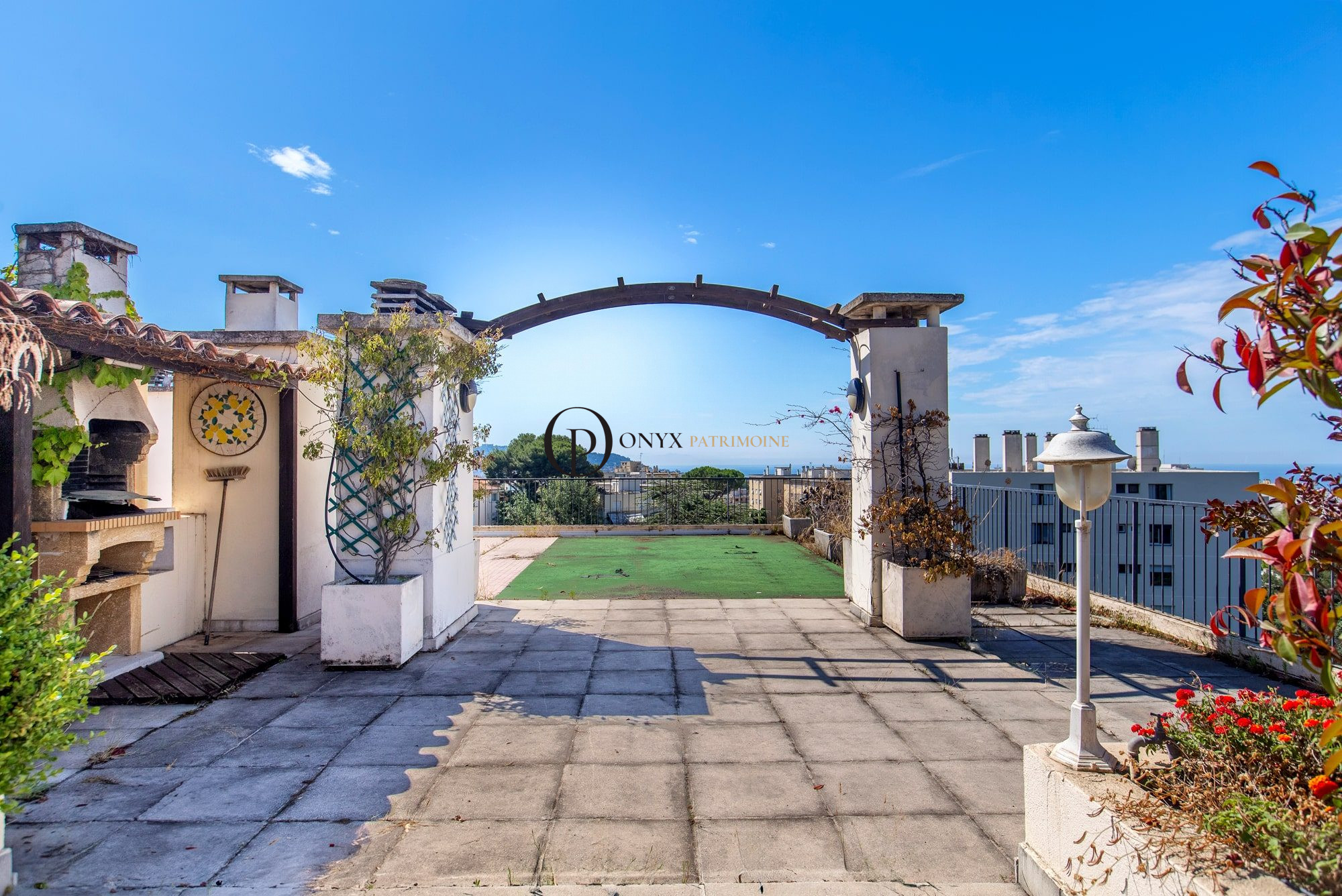 DERNIER ÉTAGE TERRASSE VUE MER