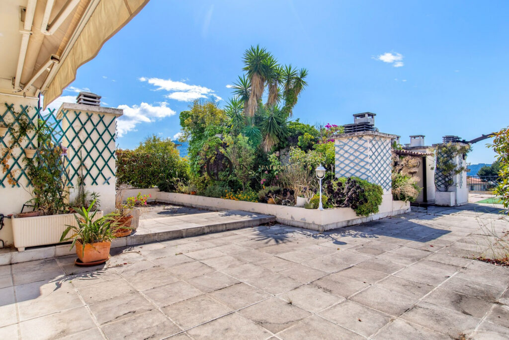 DERNIER ÉTAGE TERRASSE VUE MER