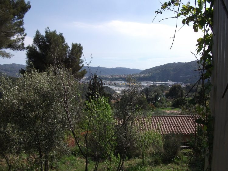 MAISON AVEC TERRAIN 10000m²